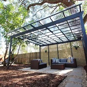 3 Bedroom Modern Ybor Home- Pet Friendly Holiday home